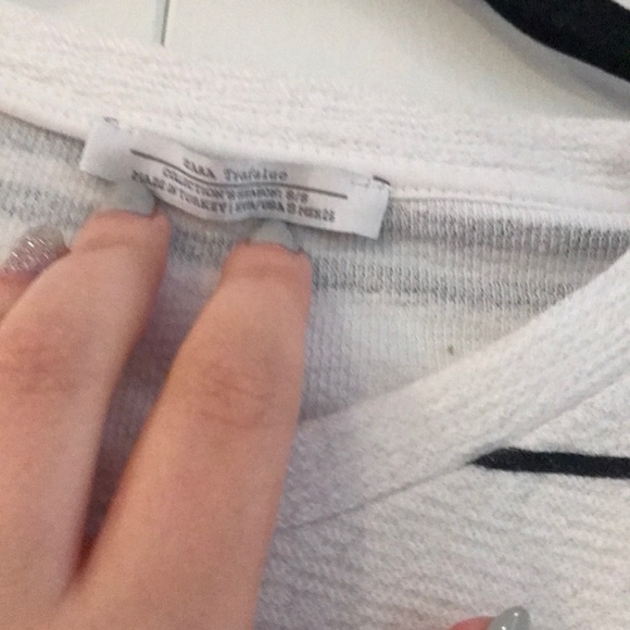 Zara Black and White Side Slit Tee - Picture 3 of 4